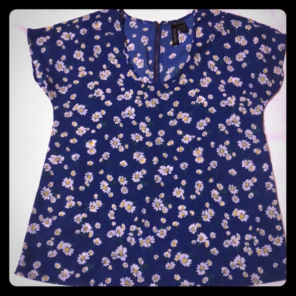 100% polyester. Blouse